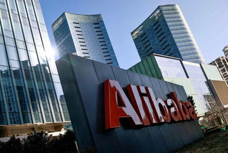 Photo:&nbsp;The logo of Alibaba Group is seen at its office in Beijing // Yahoo Finance